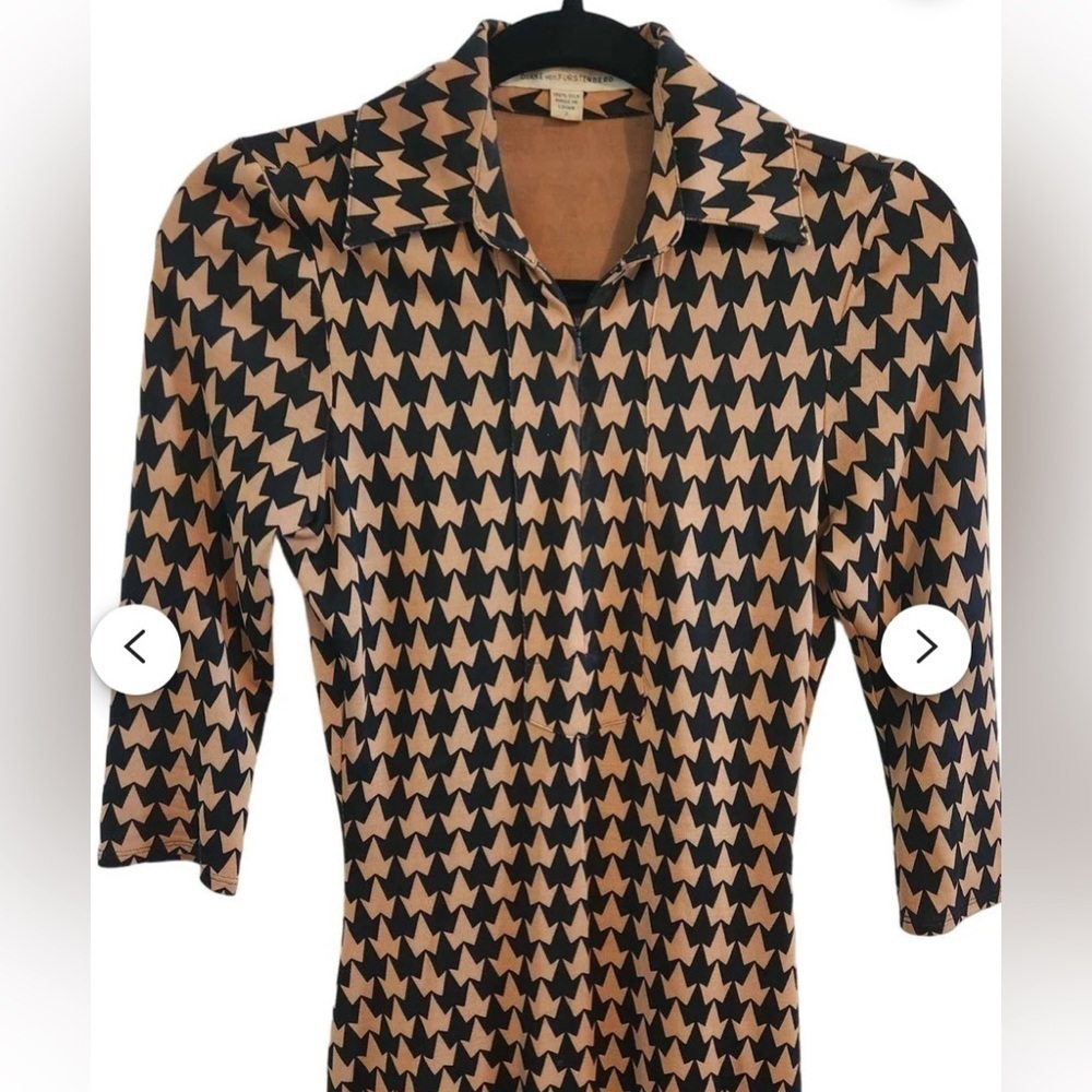 Vintage Diane von Furstenberg women’s 4 Tan Printed Silk Dress Zip Front - Picture 3 of 5